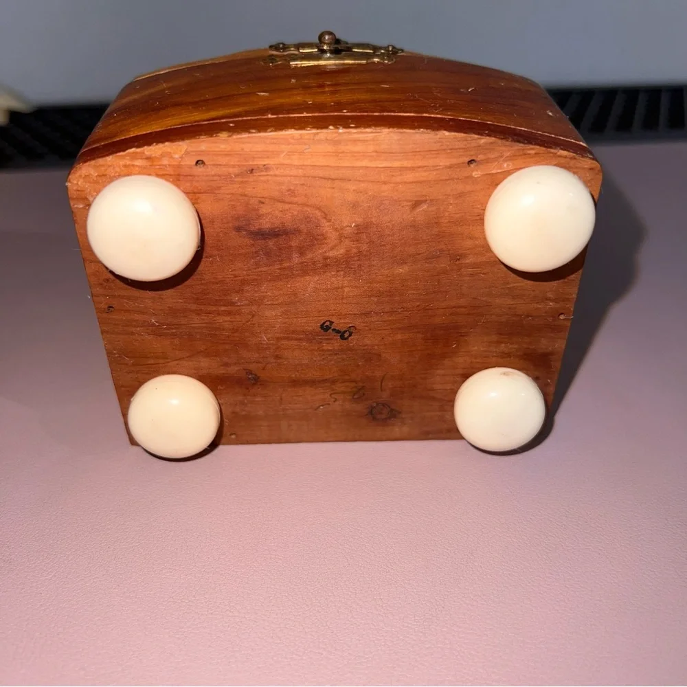 Vintage Handcrafted‎ Jewelry Box W/ Hook Lock 